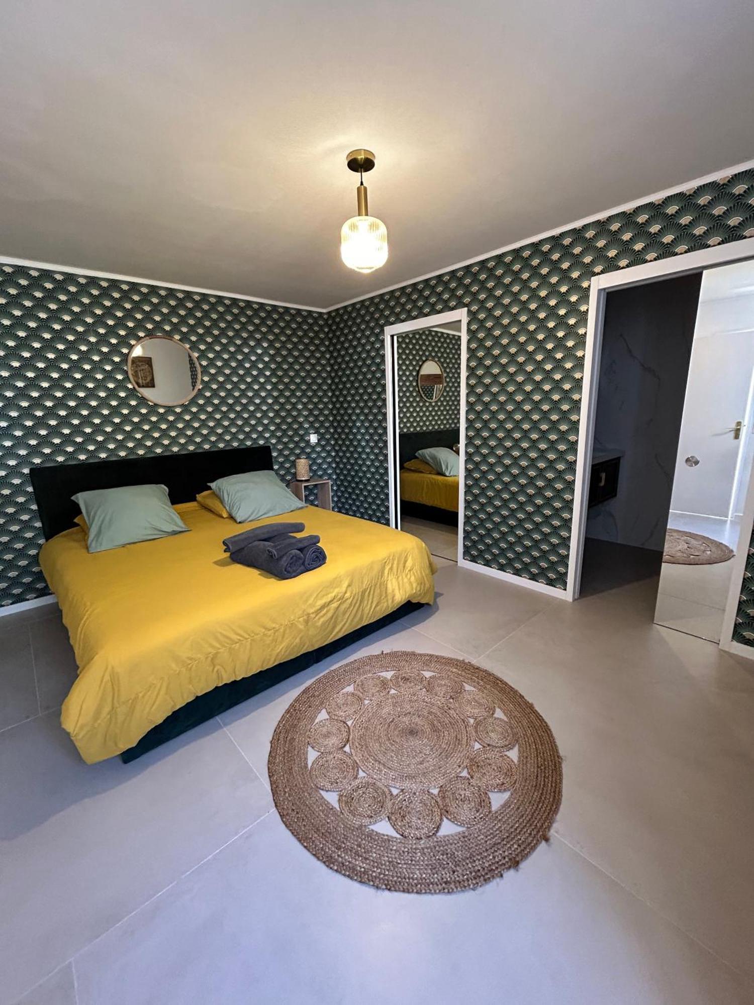 Eze - Appartement Dans Bas De Villa Avec Piscine Pres De Monaco Èze Exterior foto