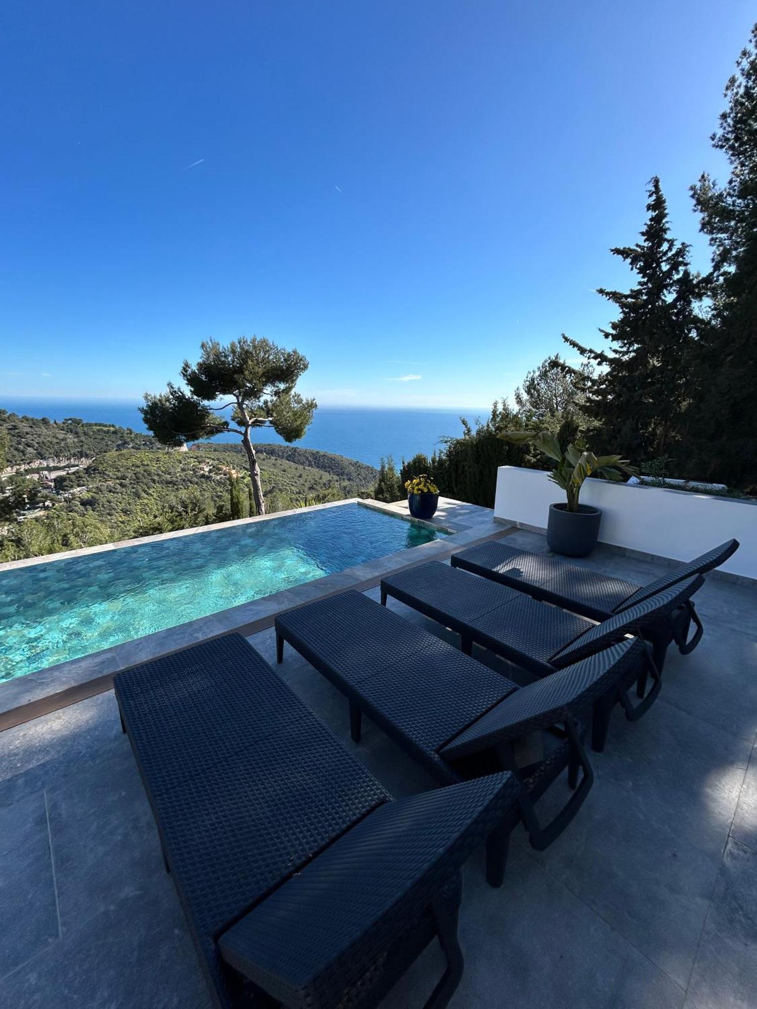Eze - Appartement Dans Bas De Villa Avec Piscine Pres De Monaco Èze Exterior foto